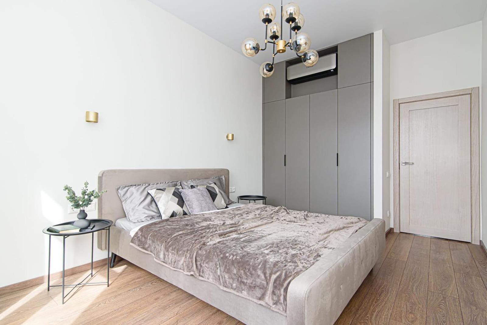 Apartment Centrally-located *