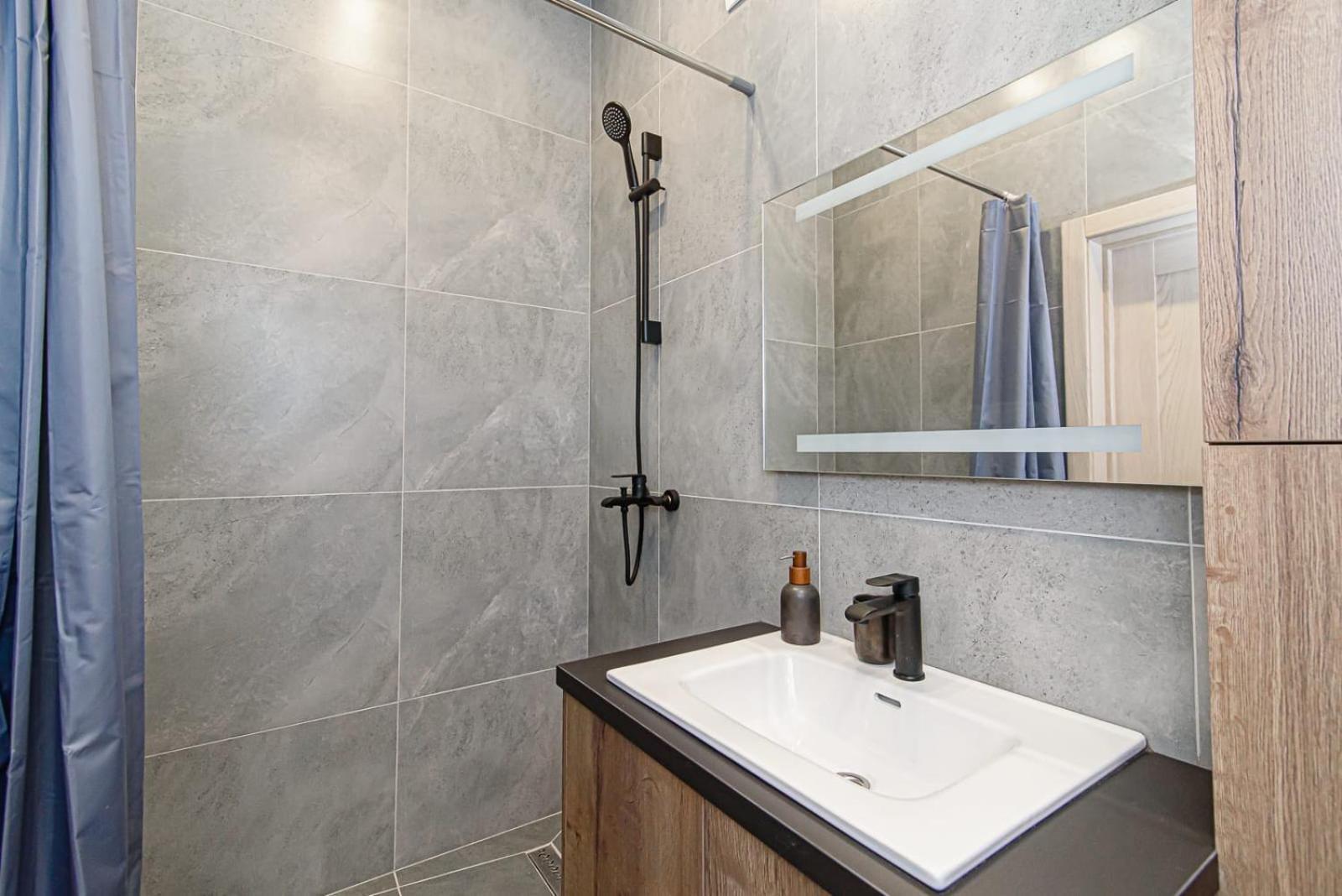 Apartment Centrally-located *